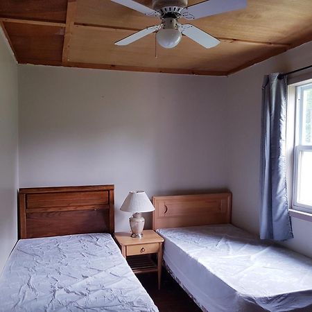Marble Lake Lodge Cloyne 객실 사진