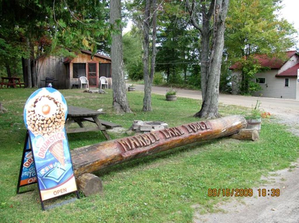 Marble Lake Lodge Cloyne 외부 사진