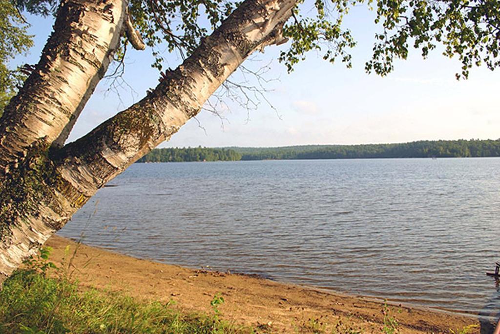 Marble Lake Lodge Cloyne 외부 사진