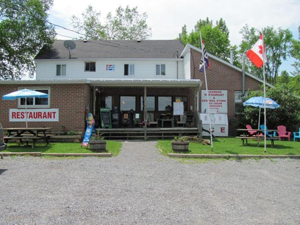 Marble Lake Lodge Cloyne 외부 사진