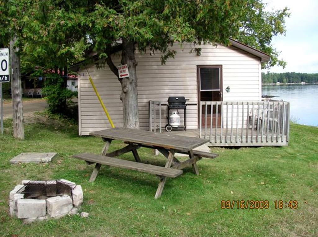 Marble Lake Lodge Cloyne 객실 사진