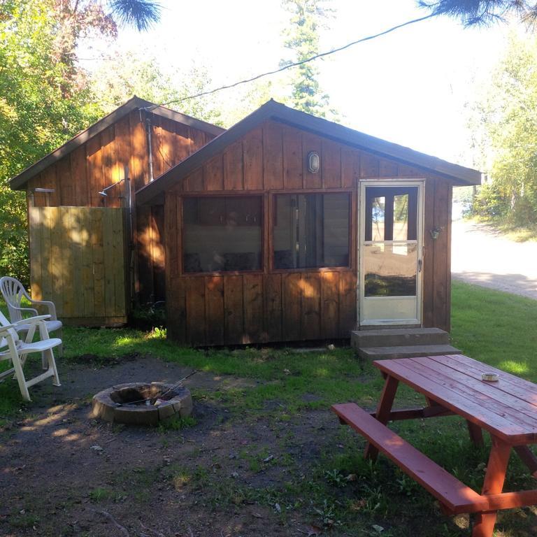 Marble Lake Lodge Cloyne 객실 사진