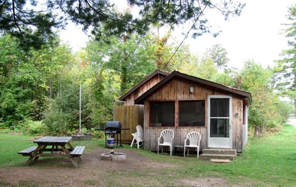 Marble Lake Lodge Cloyne 외부 사진