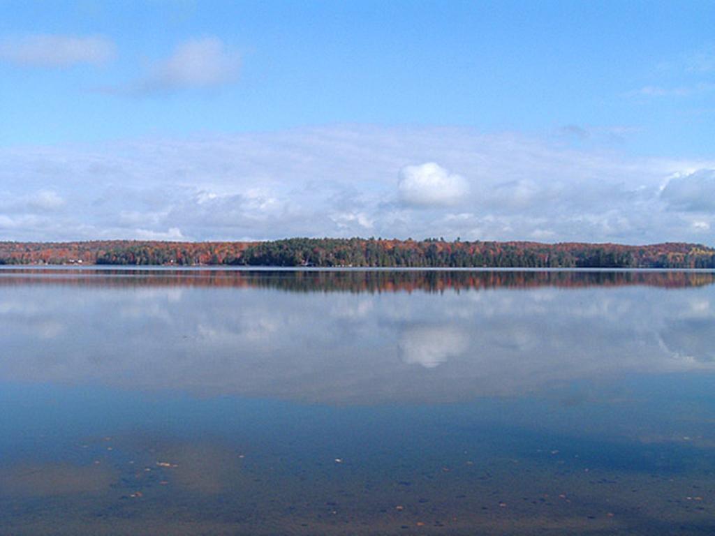 Marble Lake Lodge Cloyne 외부 사진
