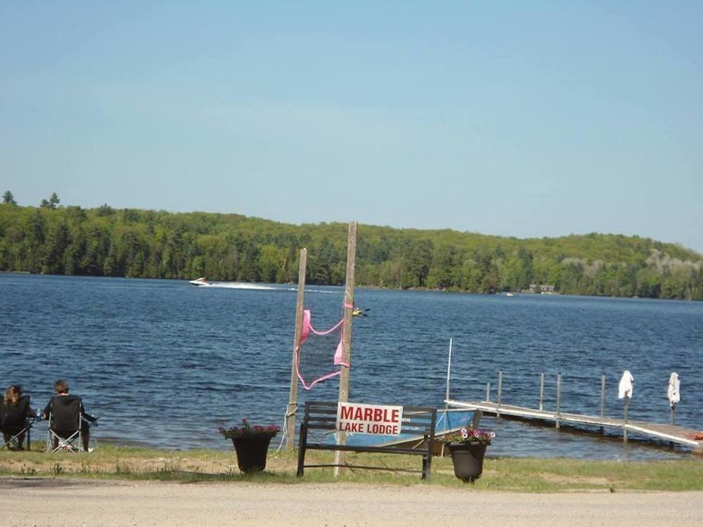 Marble Lake Lodge Cloyne 외부 사진
